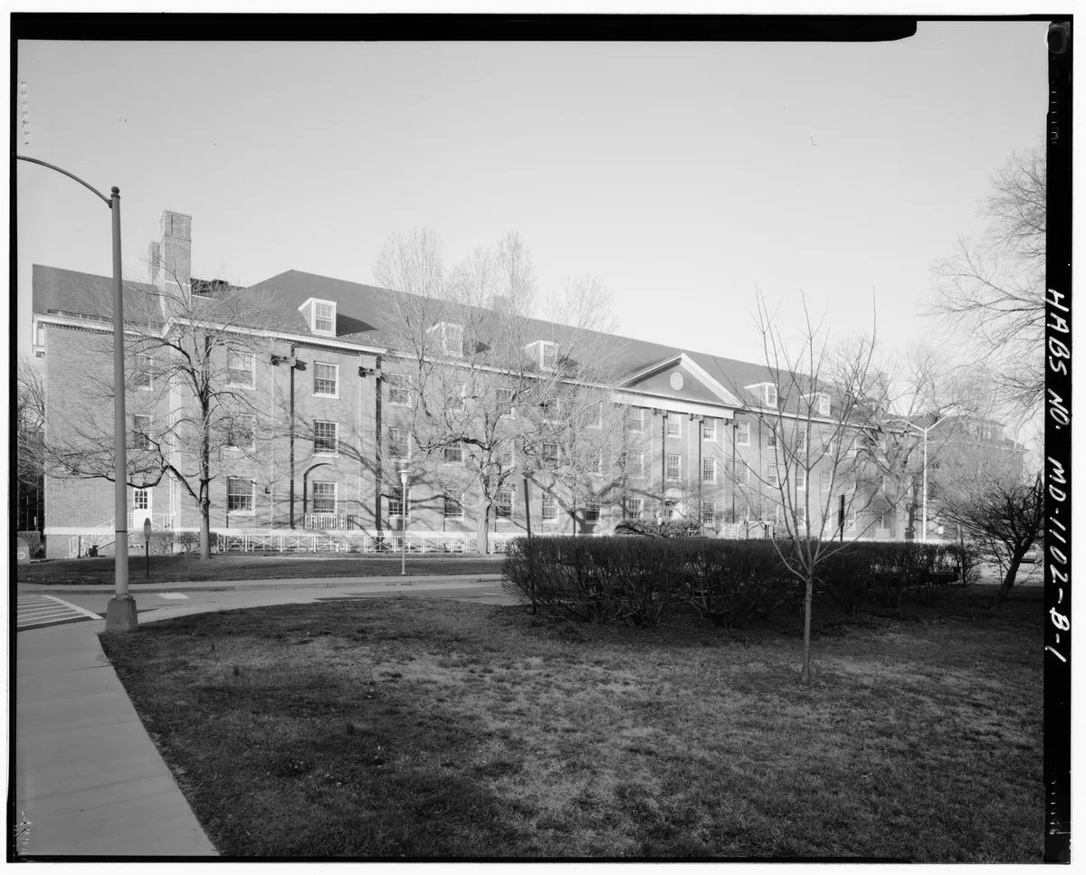 Le National Cancer Institute (NCI), créé en 1937 et dont le siège est à Bethesda, Maryland, est