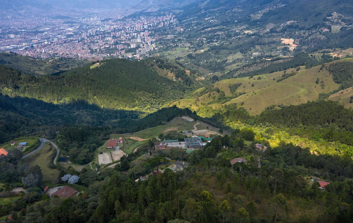 Despite being a 'prison,' La Catedral was so luxurious it was dubbed 'Club Medellín' by some. It eve