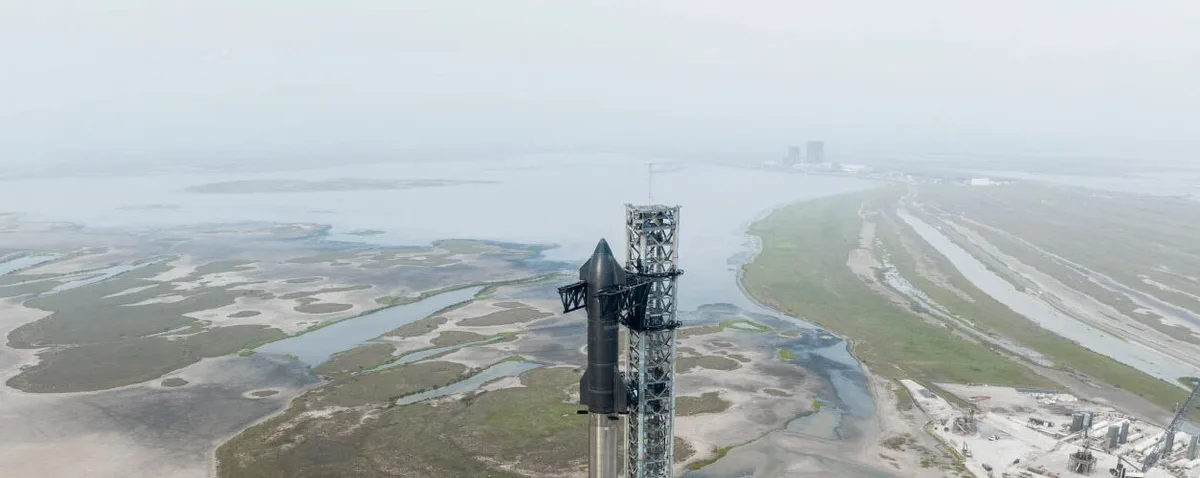 Le système Starship de SpaceX, une fusée super lourde entièrement réutilisable, comprend le propulseur Super Heavy
